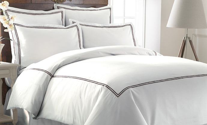 Hotel Collection T600 3 Piece Duvet Set White with Double Marrowing Chocolate Queen