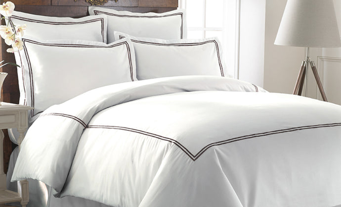 Hotel Collection T600 3 Piece Duvet Set White with Double Marrowing Chocolate King