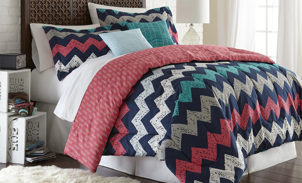 4 Piece printed reversible Comforter Set - Improv Twin/Twin XL