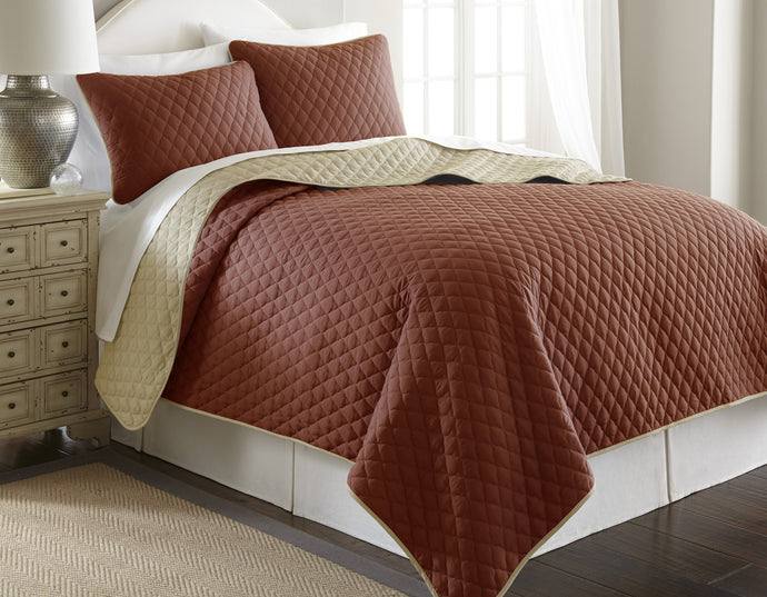 3 Piece Solid Reversible Coverlet Set Quatrefoil Queen Auburn/Straw