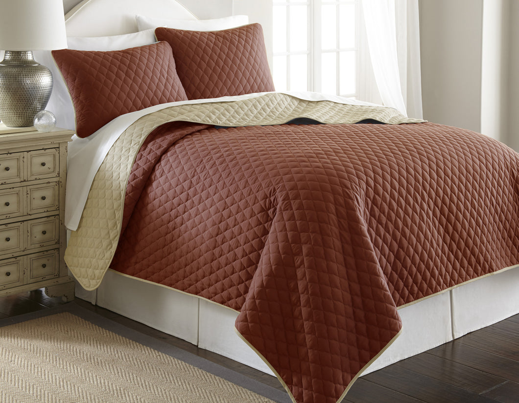 3 Piece Solid Reversible Coverlet Set Quatrefoil Queen Auburn/Straw