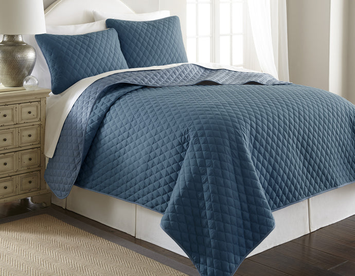 3 Piece Solid Reversible Coverlet Set Quatrefoil Queen Teal/Ice