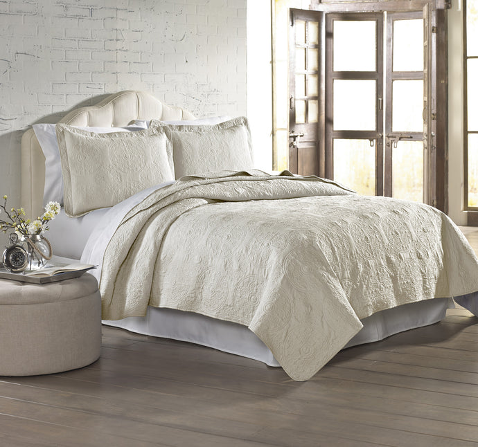 3 Piece Solid EmbroideRed quilt Set Full/Queen Ivory