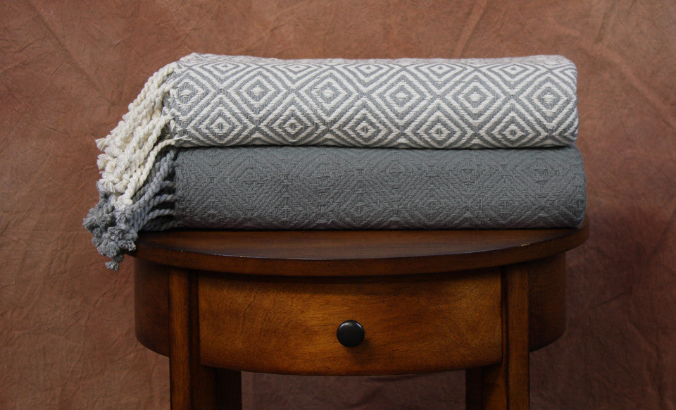 2 Pack 100% Cotton throws  Multi Diamond Ivory/Grey