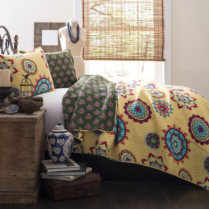 3 Piece Yellow Reversable Quilt Set Full/Queen