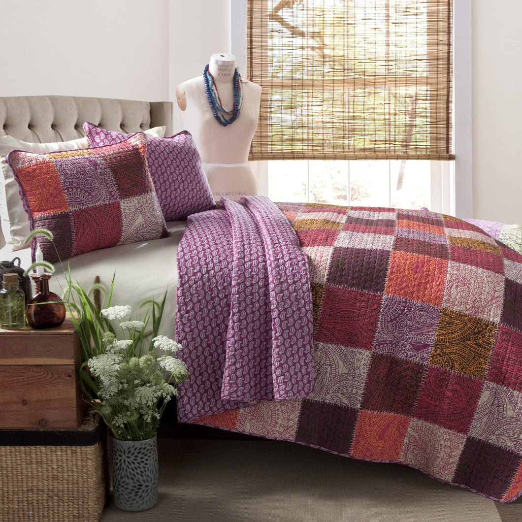 Paisley Patchwork Reversable Quilt 3 Piece Fuchsia Full/Queen