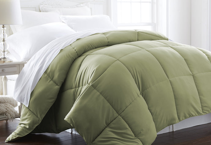 Becky Cameron™ Super Plush Overfilled Down Fiber Comforter in Full/Queen Sage