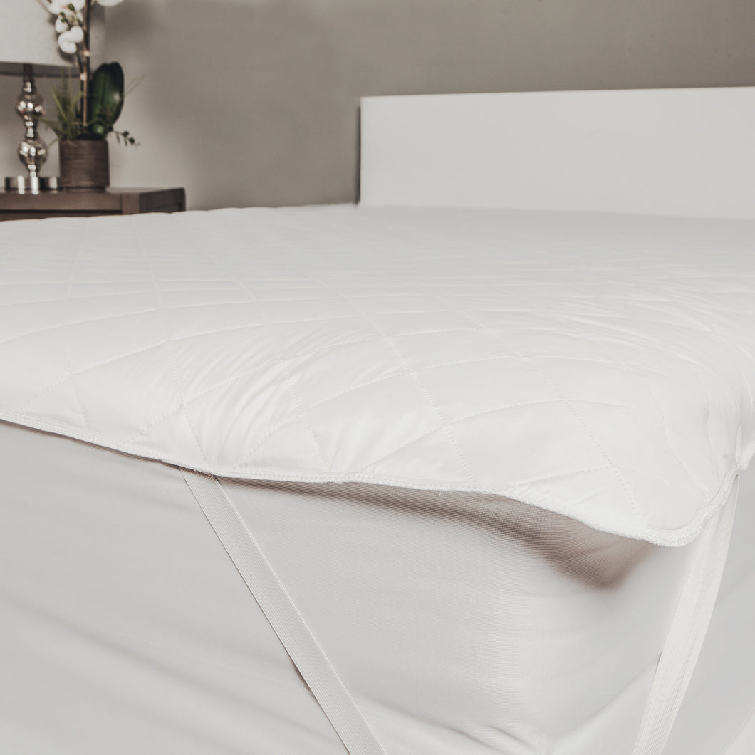 Exquisite Hotel Collection 195 Thread Count, Classic Quilted Mattress Pad / Full Size