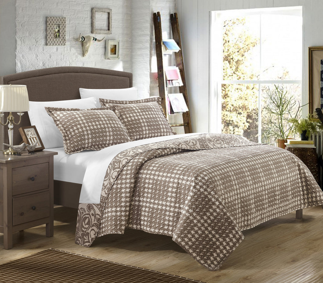 Chic Home 2 Piece Revenna REVERSIBLE printed Quilt Set. Front a traditional pattern and Reverses into a houndstooth pattern, Twin, Beige