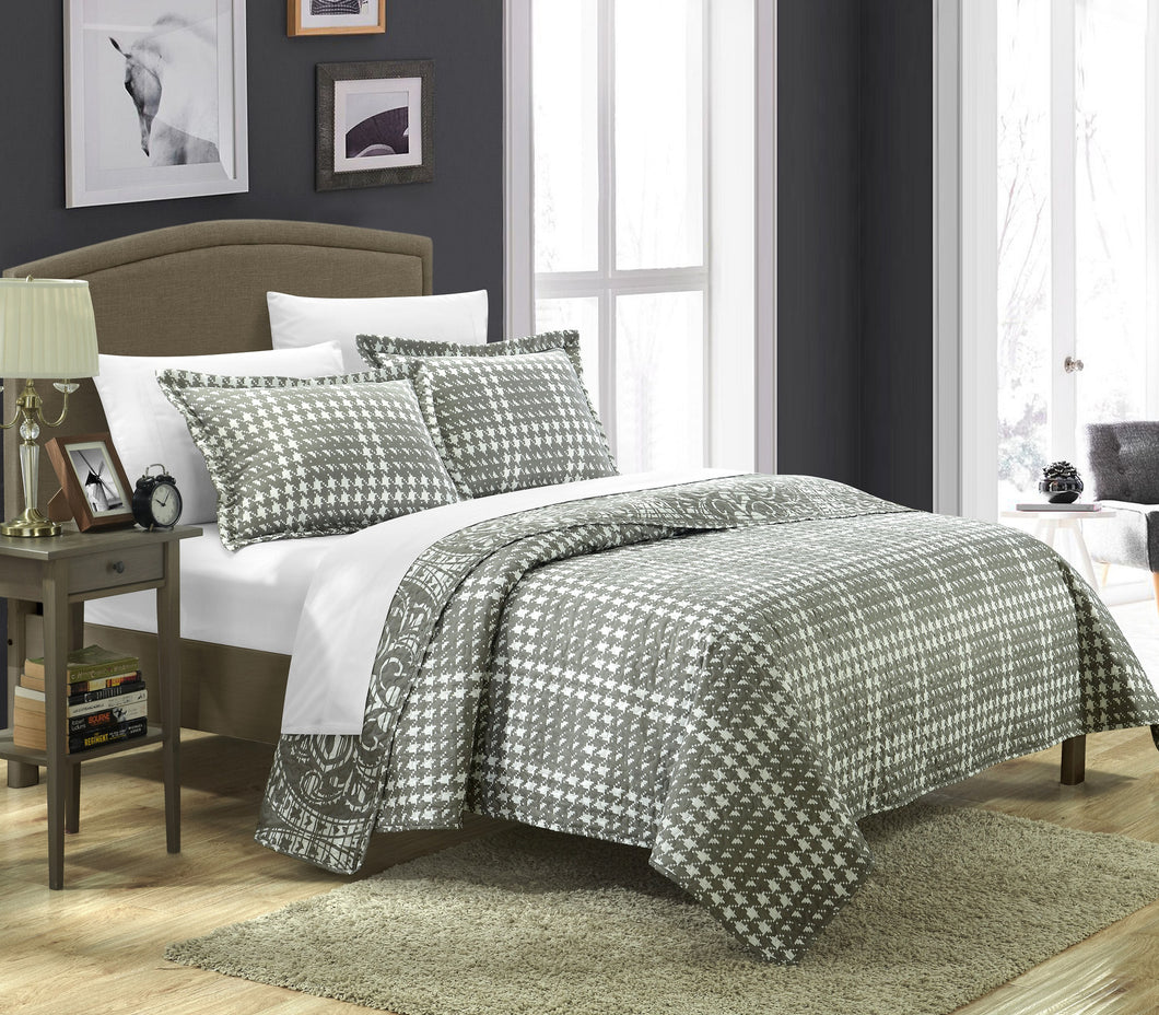 Chic Home 7 Piece Revenna REVERSIBLE printed Quilt Set. Front a traditional pattern and Reverses into a houndstooth pattern, Queen, Silver