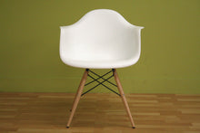 Set of 2 Baxton Studio Pascal White Plastic Mid-Century Modern Shell Chair