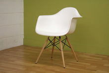 Set of 2 Baxton Studio Pascal White Plastic Mid-Century Modern Shell Chair